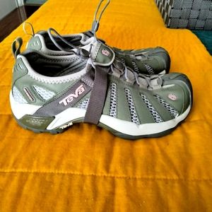 Teva Spider rubber  6955 hiking shoes size 39.